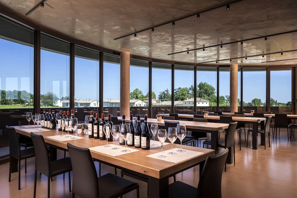 Gli interni della Cantina Giusti Wine