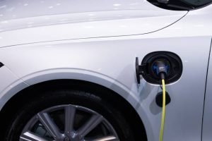 Più vita alle batterie per le auto elettriche: l’Italia ci prova