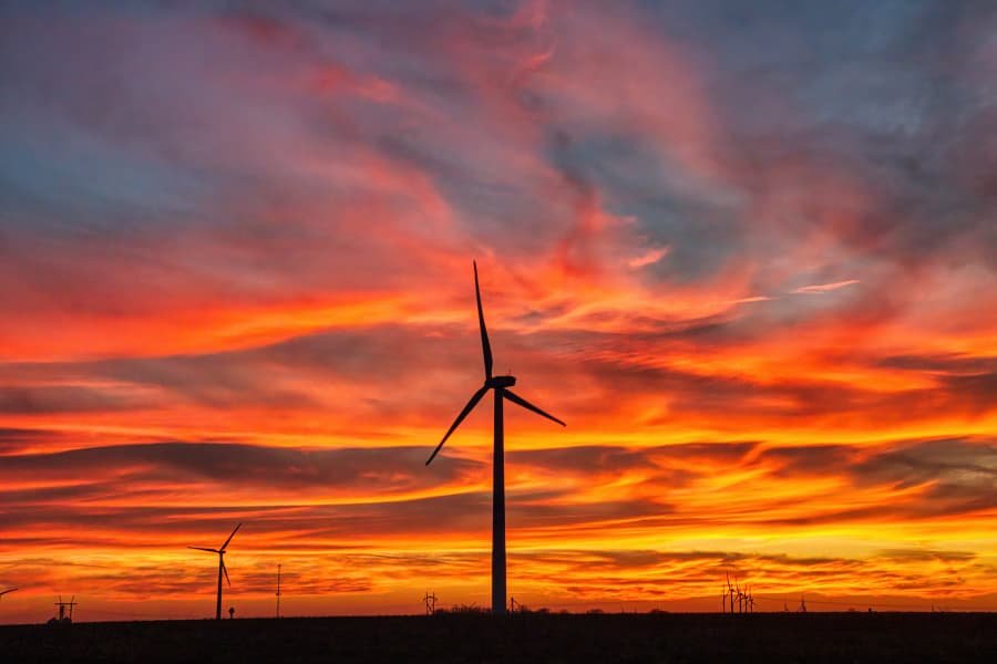 Pale eoliche al tramonto