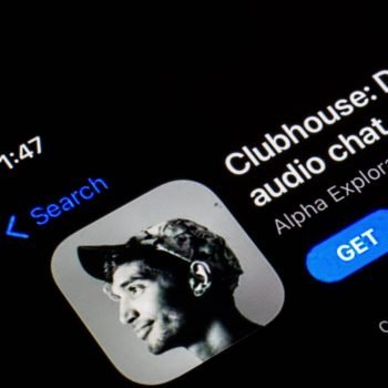 clubhouse-app-smartphone